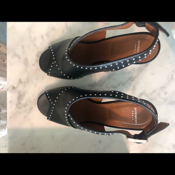 Givenchy studded black heel - Picture 3 of 5